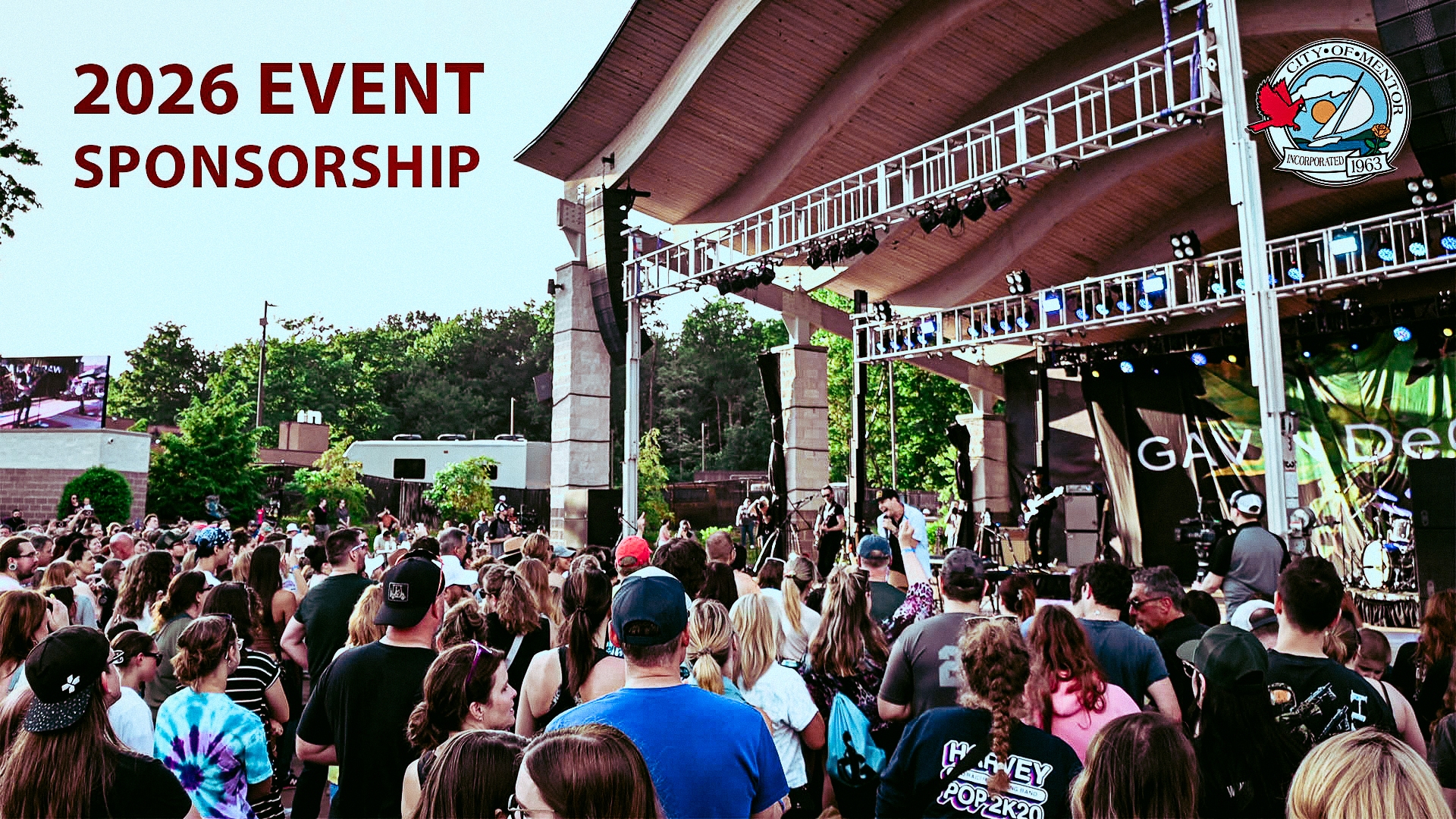 Image of the audience at the Mentor Rocks summer concert series featuring Gavin DeGraw.
