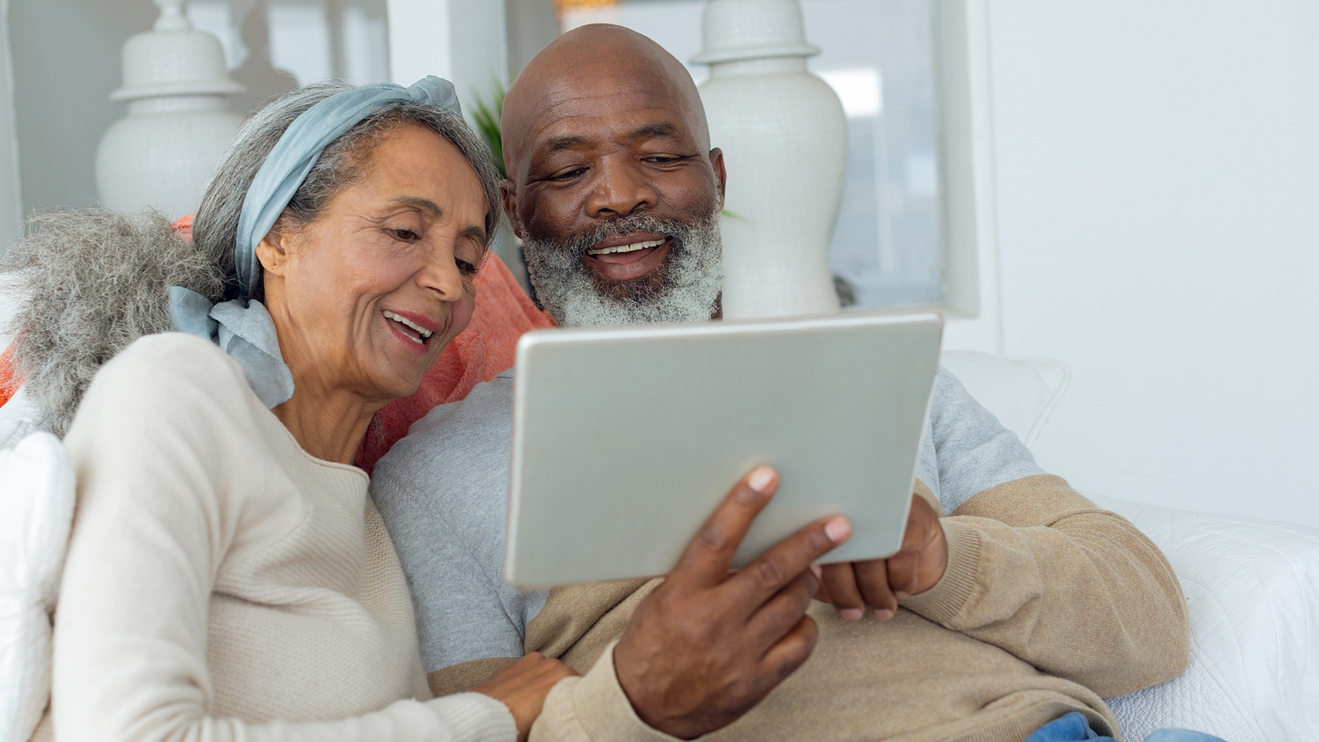 Seniors using a tablet.