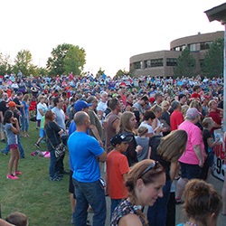 mentor rocks crowd 250