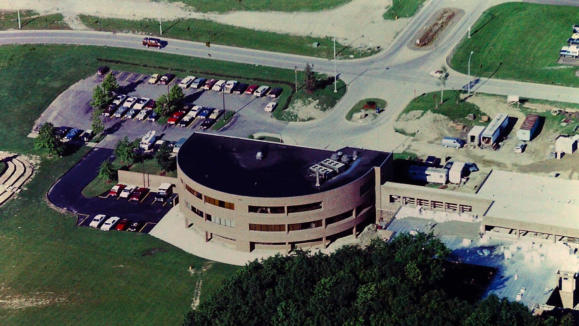 An aerial view of the Mentor Municipal Center circa 1976