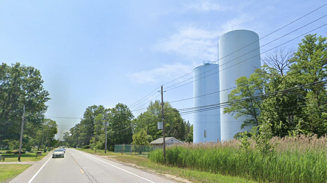 Aqua Ohio Water Tank on Johnnycake Ridge Road